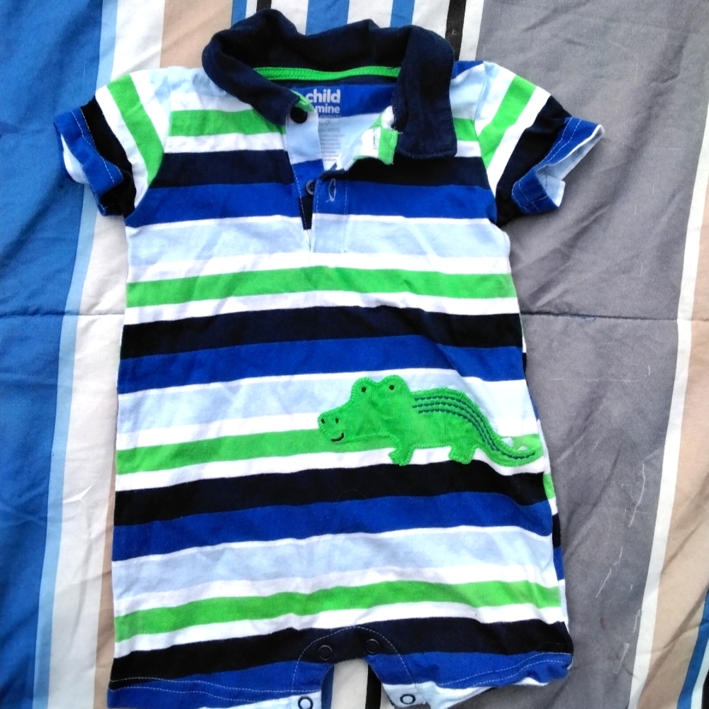 🙂 3/15 Carter's cute boy outfit 6 to 9 months🐊